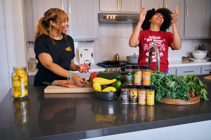 For the Mom Who Cooks with Love: 5 Gifts She’ll Actually Use